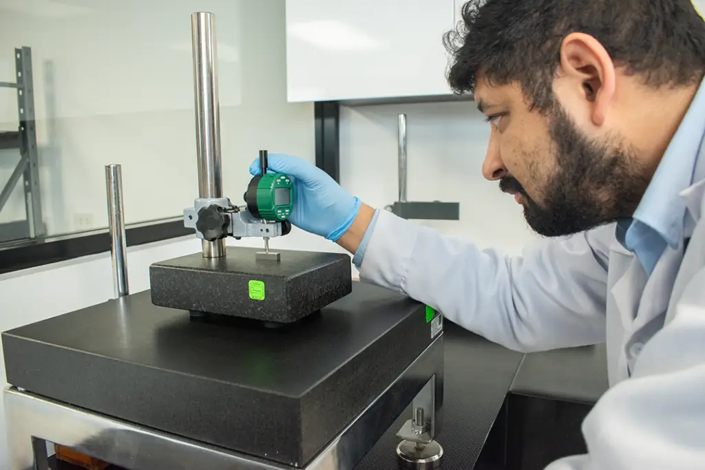 Laboratorio de longitud y ángulo: Comparador de cuadrante, metrología dimensional. Test & Control