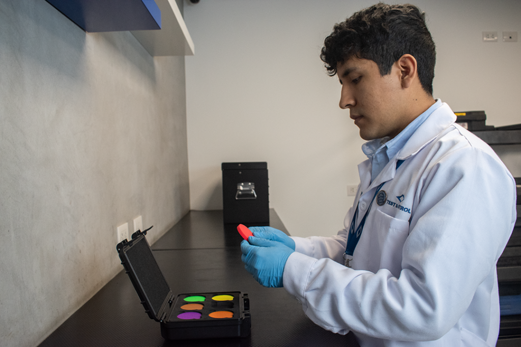 Laboratorio de Fuerza y Torque: Calibración de dureza. Laboratorio Acreditado. Test & Control.