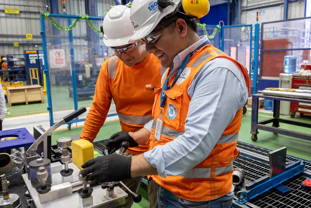 Servicios de calibración in-house: Calibración de manómetros industriales presión in-situ. Equipo de Test & Control.