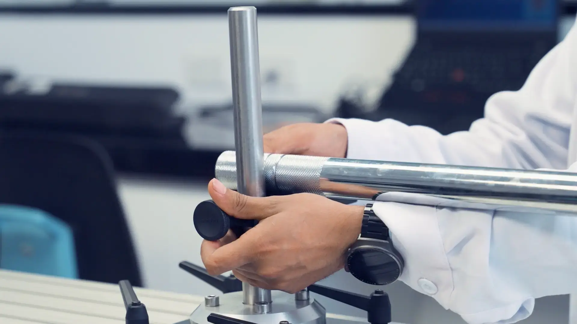 Foto de cerca, calibración de torquímetro. Test & Control