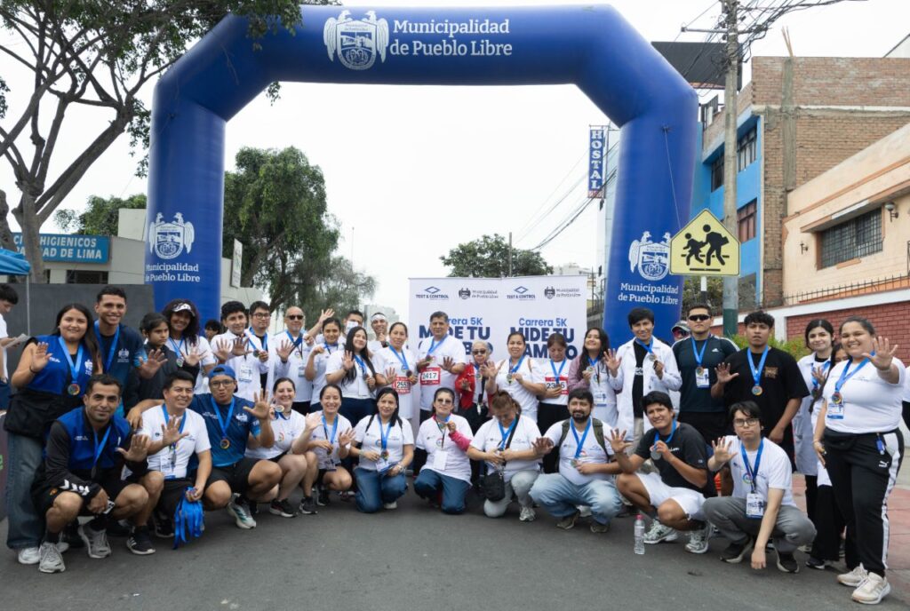 Foto grupal del equipo de Test & Control en la carrera de 5k